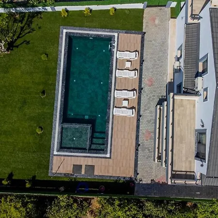 Havuzlu Sitede Luks Tatil Evi - Zeybek Apart 2 Apartamento *